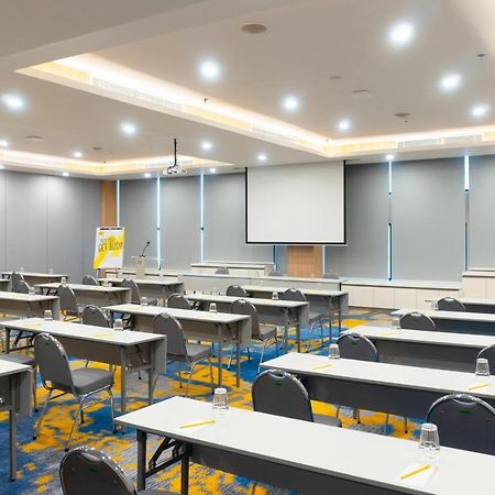 Yello Hotel Jambi Paalmerah Экстерьер фото